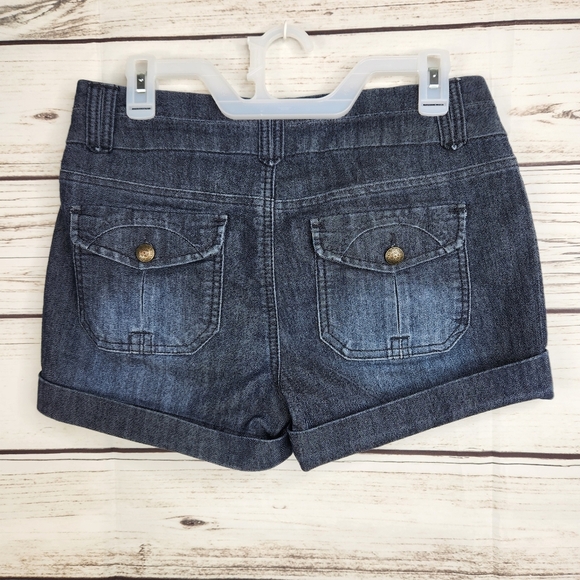 One 5 One Denim Woman's Shorts Size 4 Decorative Adorable Buttons - Picture 3 of 8